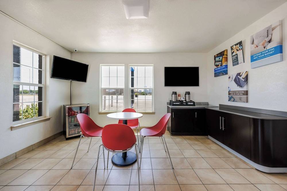 Studio 6 Fort Worth, TX - Stockyards East 2