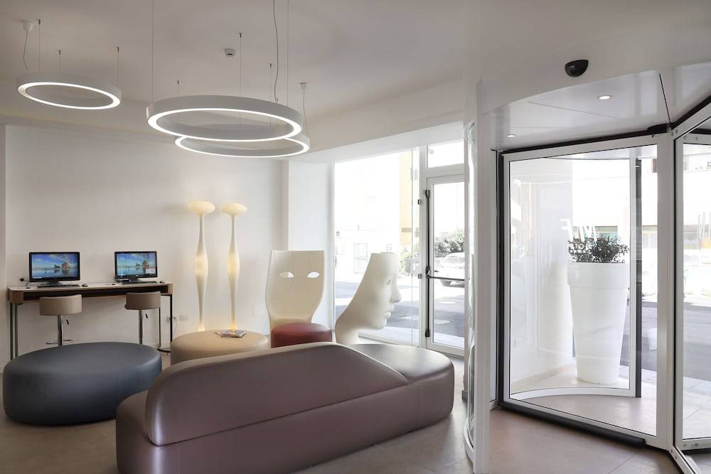 M&F Hotel 2