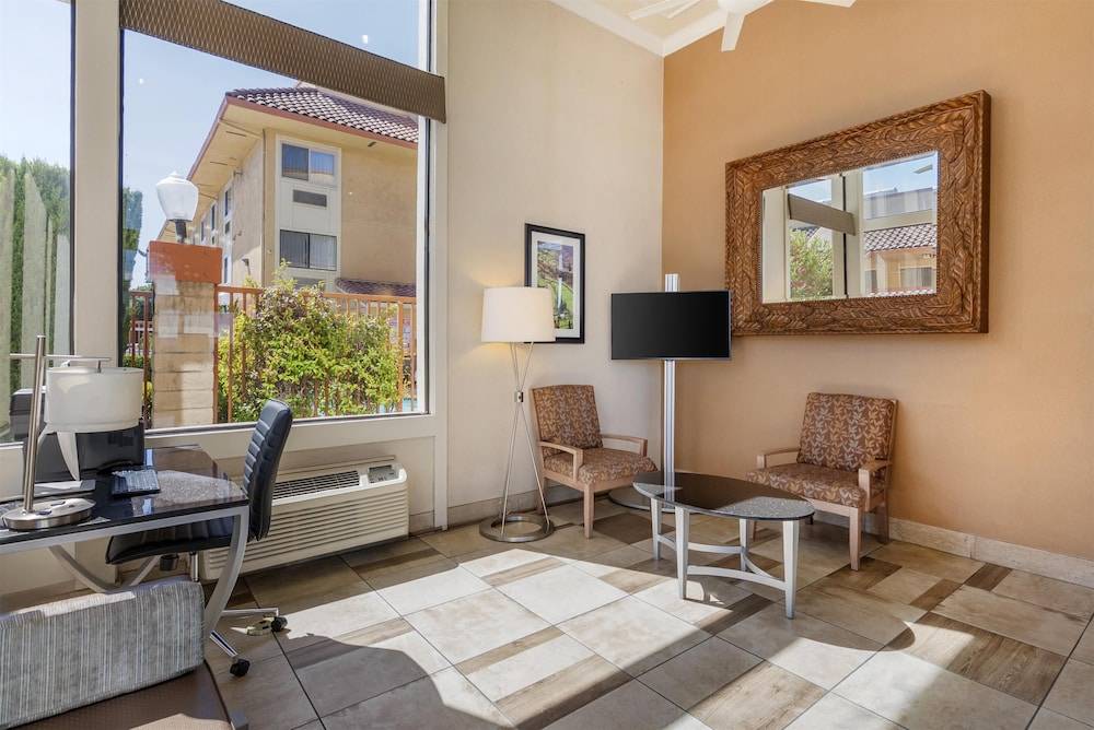 Best Western PLUS Inn of Hayward 2