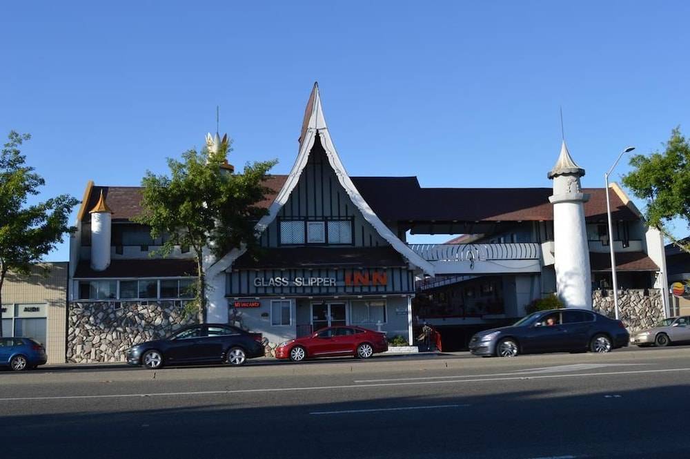 Glass Slipper Inn - Stanford Palo Alto 1