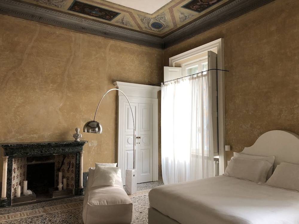 Palazzo Albricci Peregrini 1