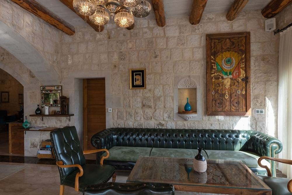 Hera Cave Suites 2