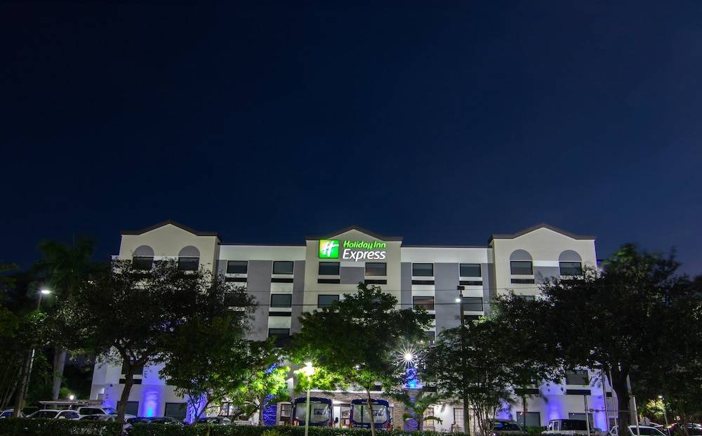Holiday Inn Express & Suites FORT LAUDERDALE AIRPORT WEST by IHG 1