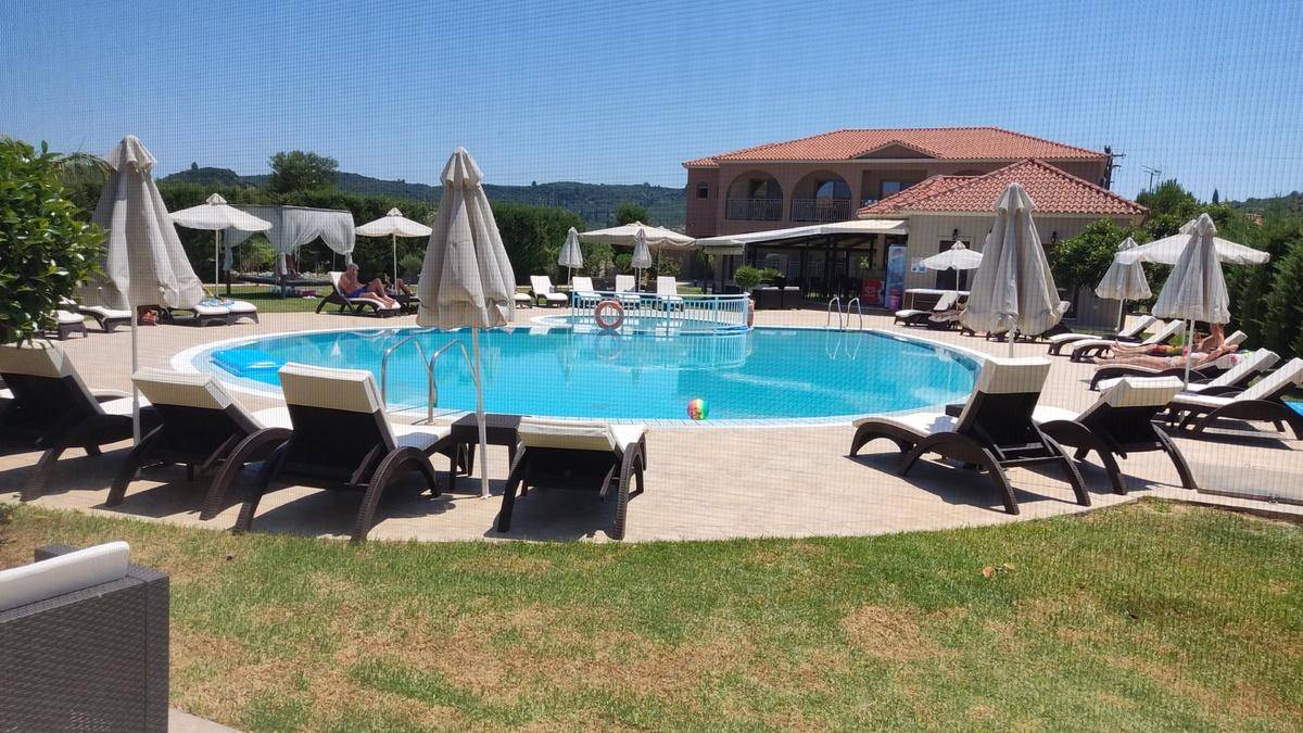 Eleni's Garden & Castello Suites 1