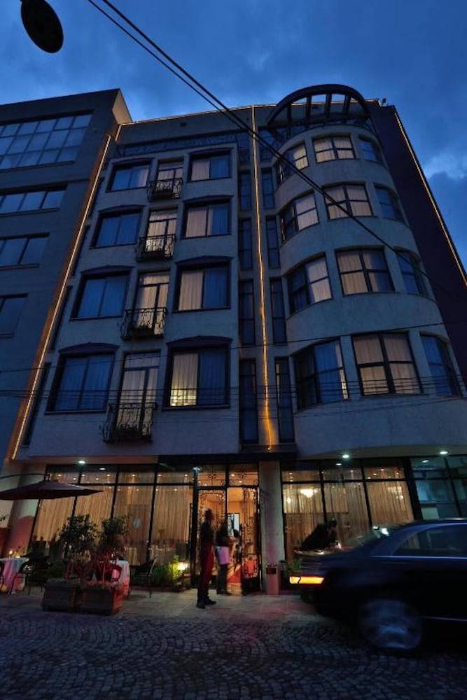 The Residence Hotel 1