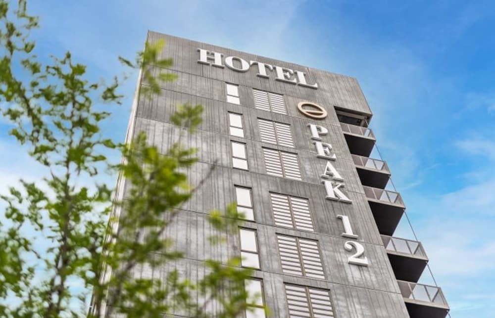 Peak 12 Hotel 1