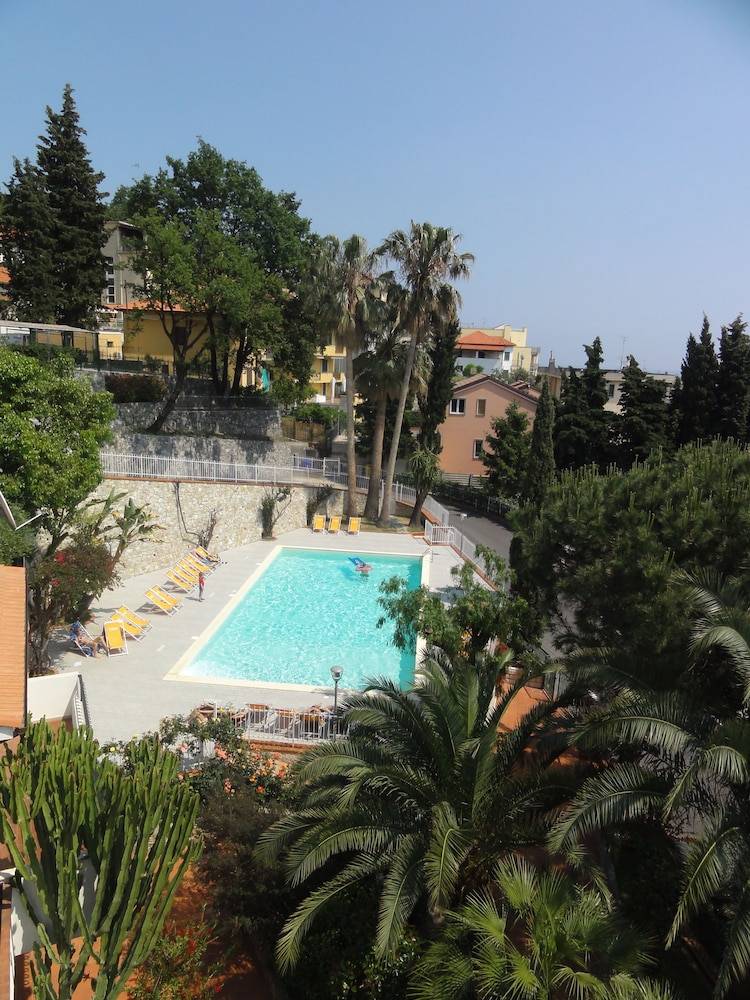 Residence Dei Fiori 1
