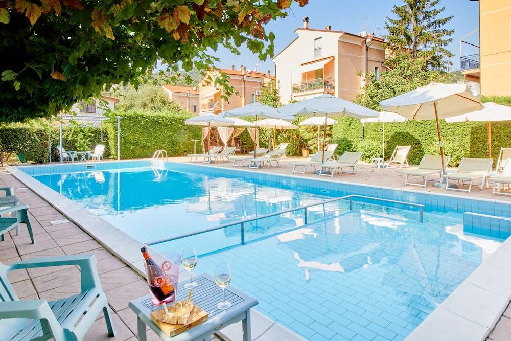 Residence Holidays 1