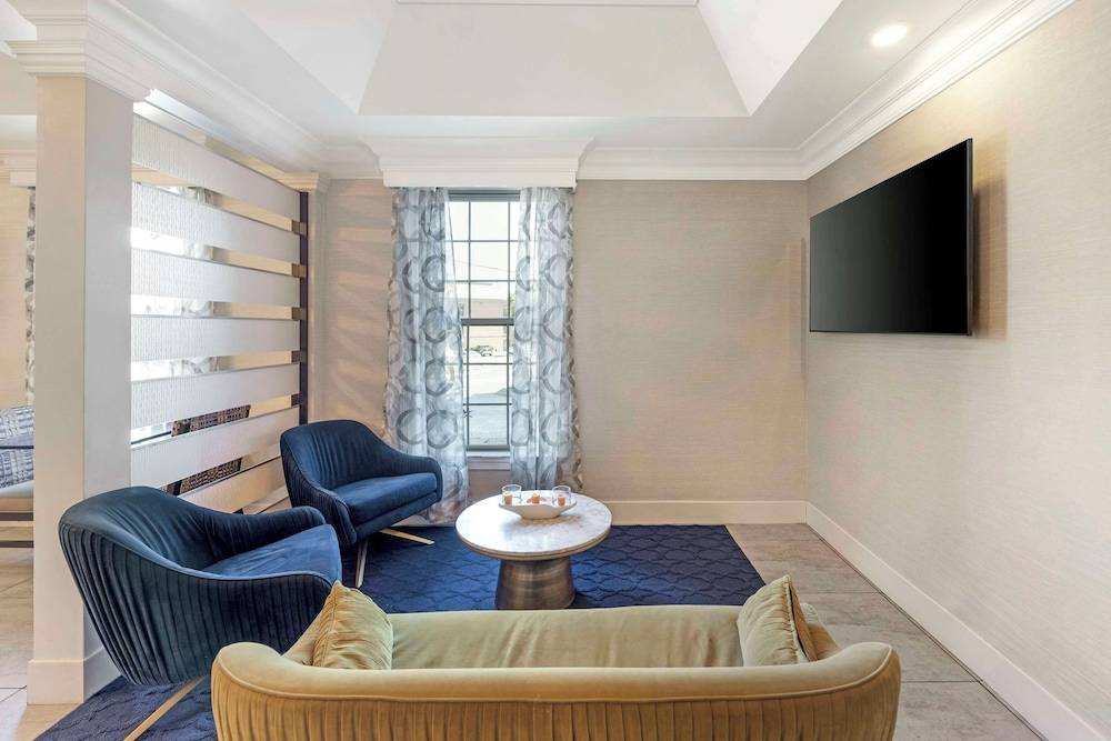 Best Western Brentwood 2
