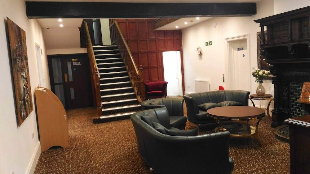 Trivelles Gatwick Hotel & airport Parking 2