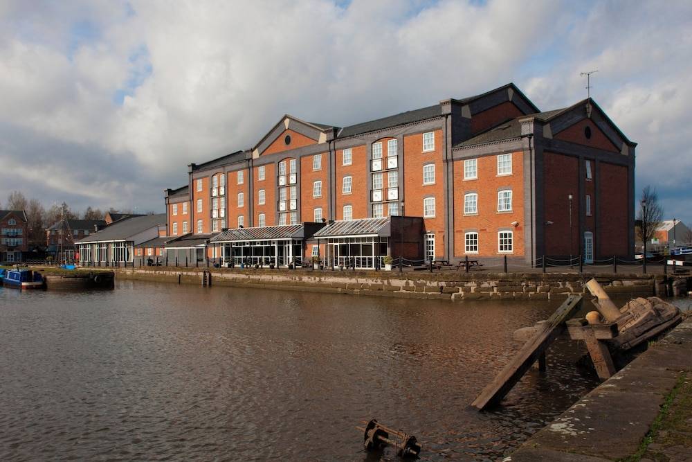 Holiday Inn ELLESMERE PORT - CHESHIRE OAKS by IHG 1
