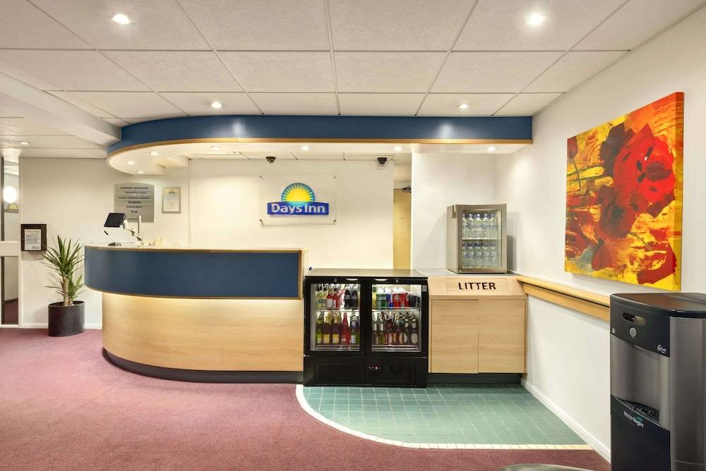Days Inn by Wyndham Fleet M3 2