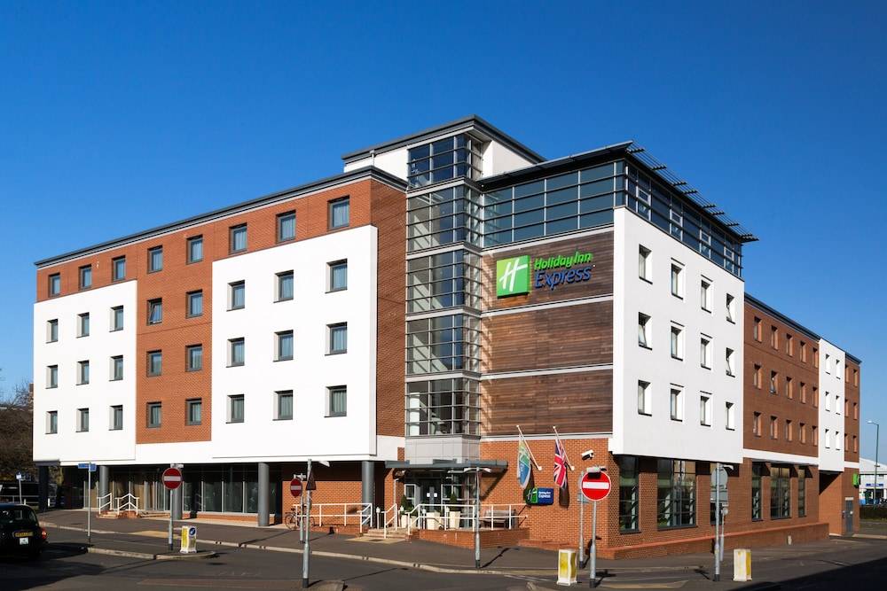 Holiday Inn Express HARLOW by IHG 1