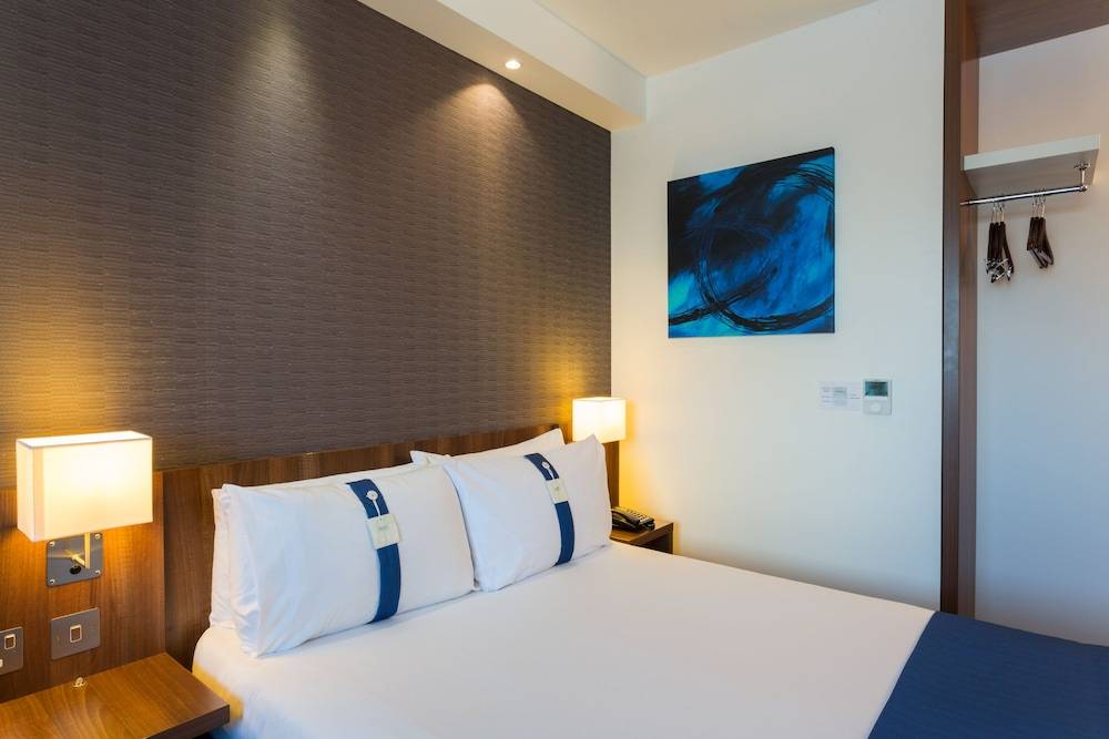 Holiday Inn Express HARLOW by IHG 2