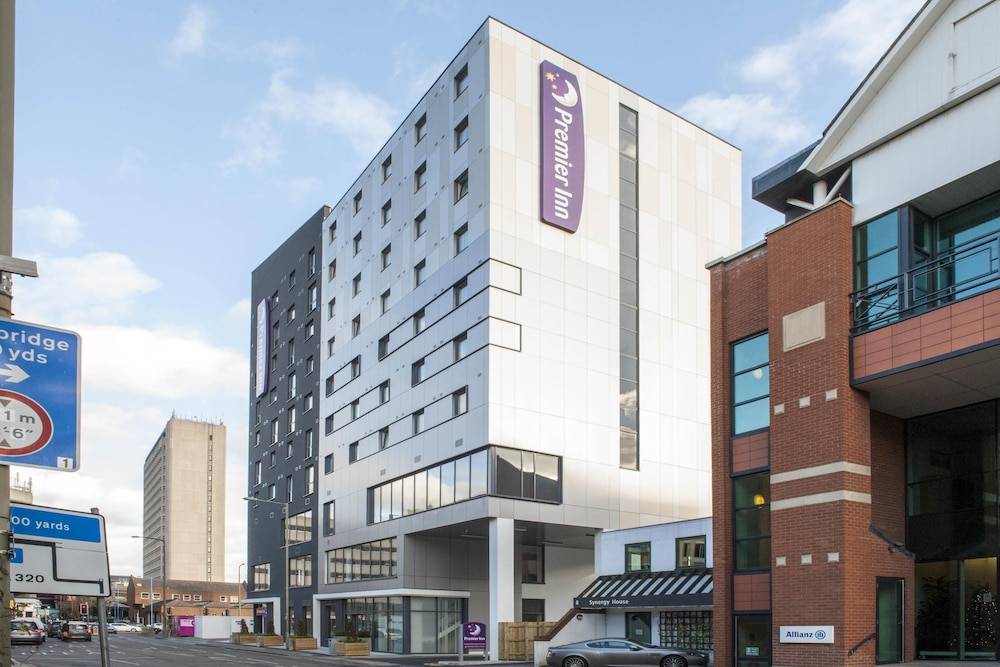 Premier Inn Woking Town Centre 1