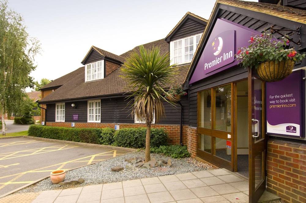 Premier Inn Woking West - A324 1