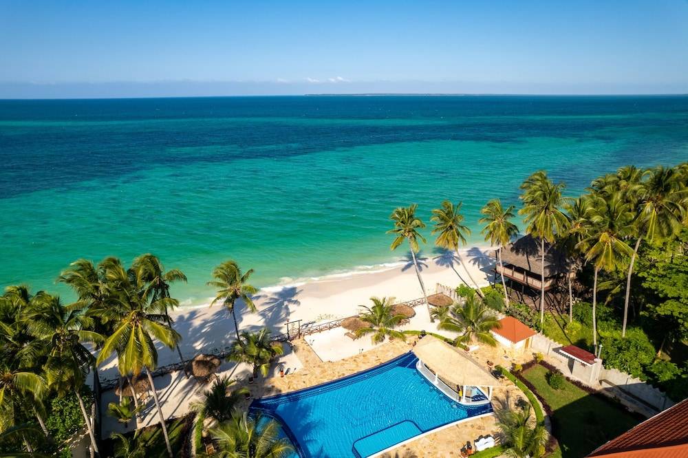 Sunny Palms Beach Bungalows 1
