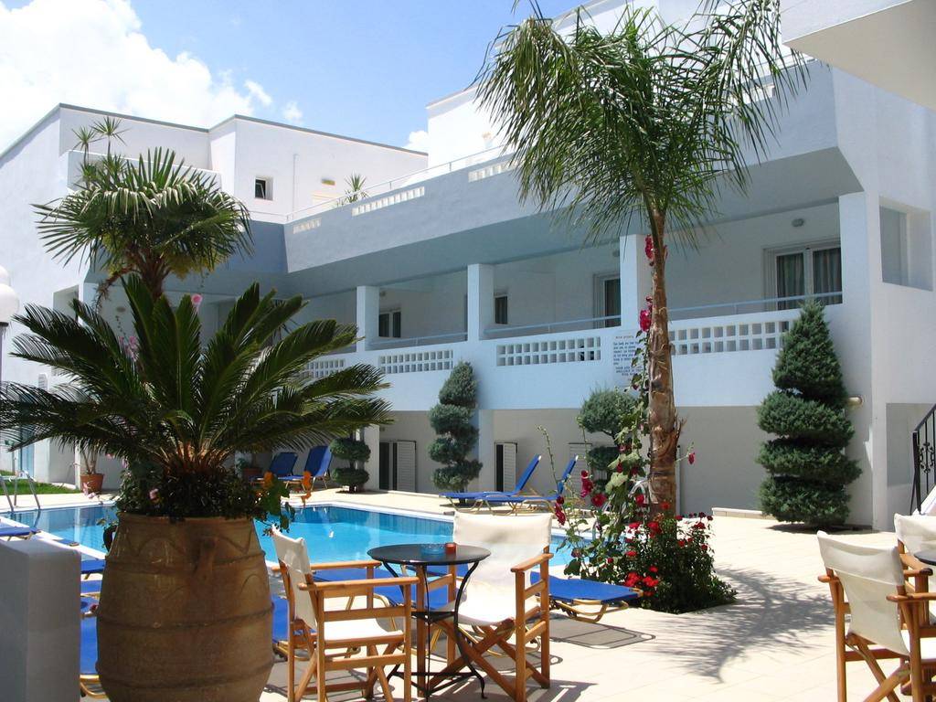 Emerald Studios & Hotel 1