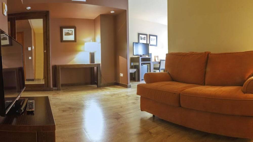 Gran Hotel Ciudad de Barbastro 2