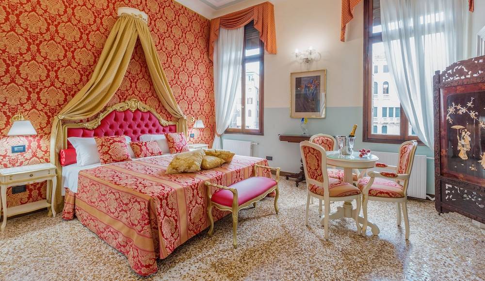 Friendly Venice Suites 1