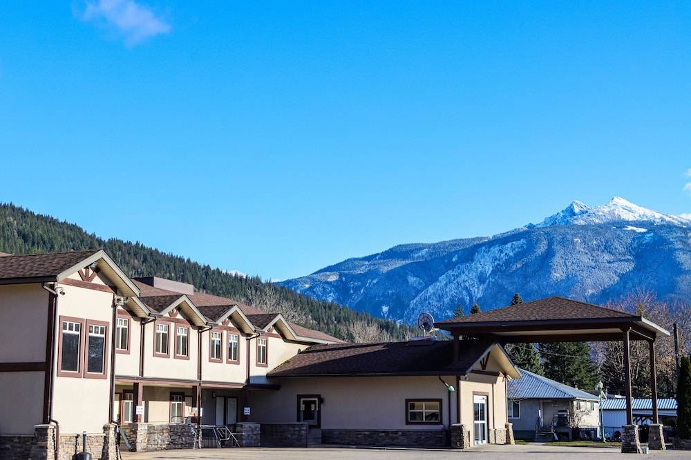 Northwinds Hotel Revelstoke 1