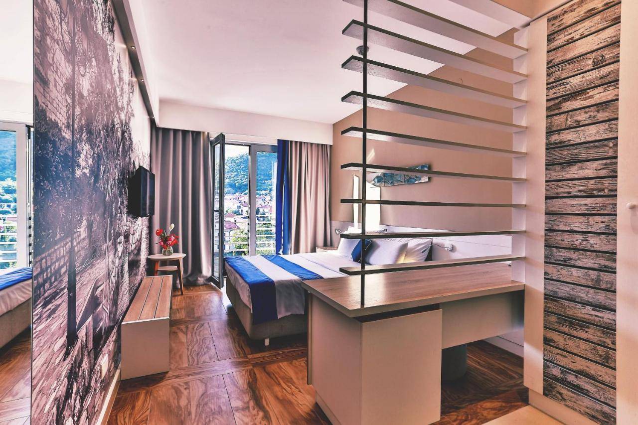 Carine Hotel Delfin 1