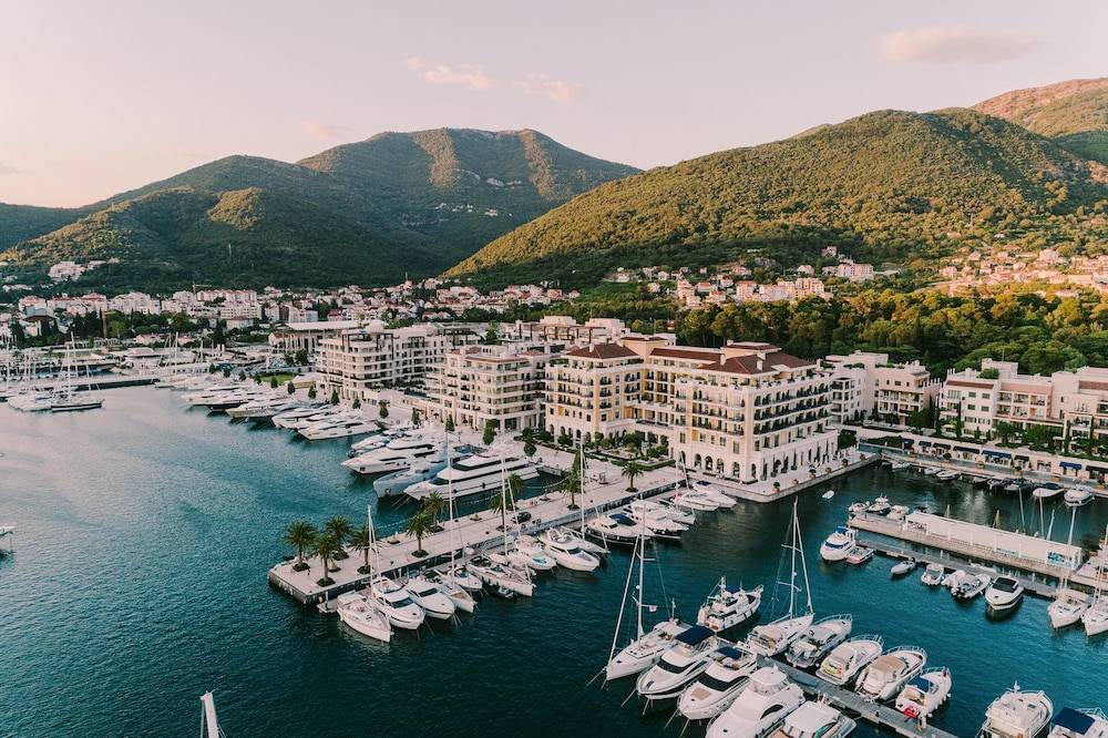 Regent PORTO MONTENEGRO 1