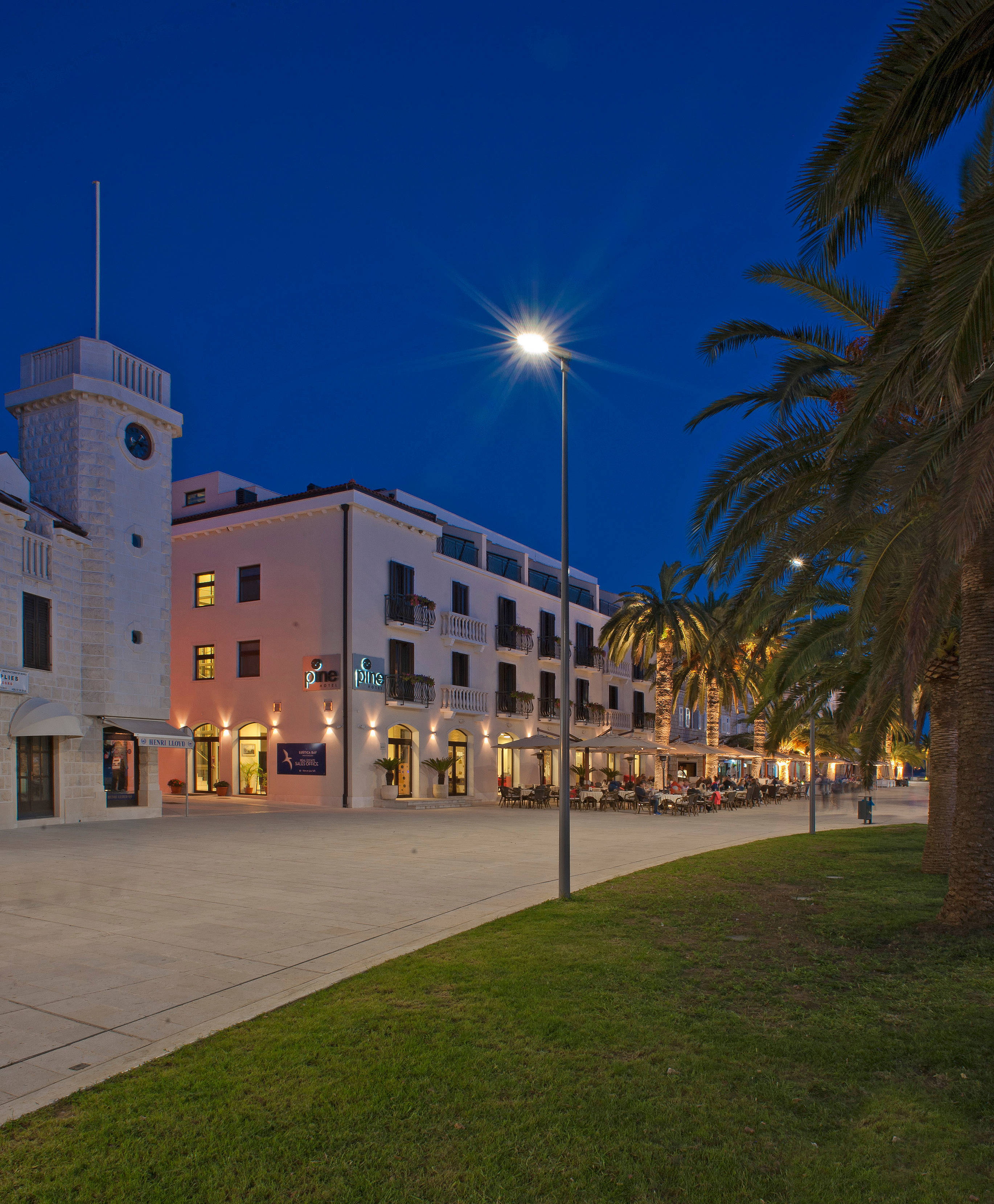 Hotel Pine 1