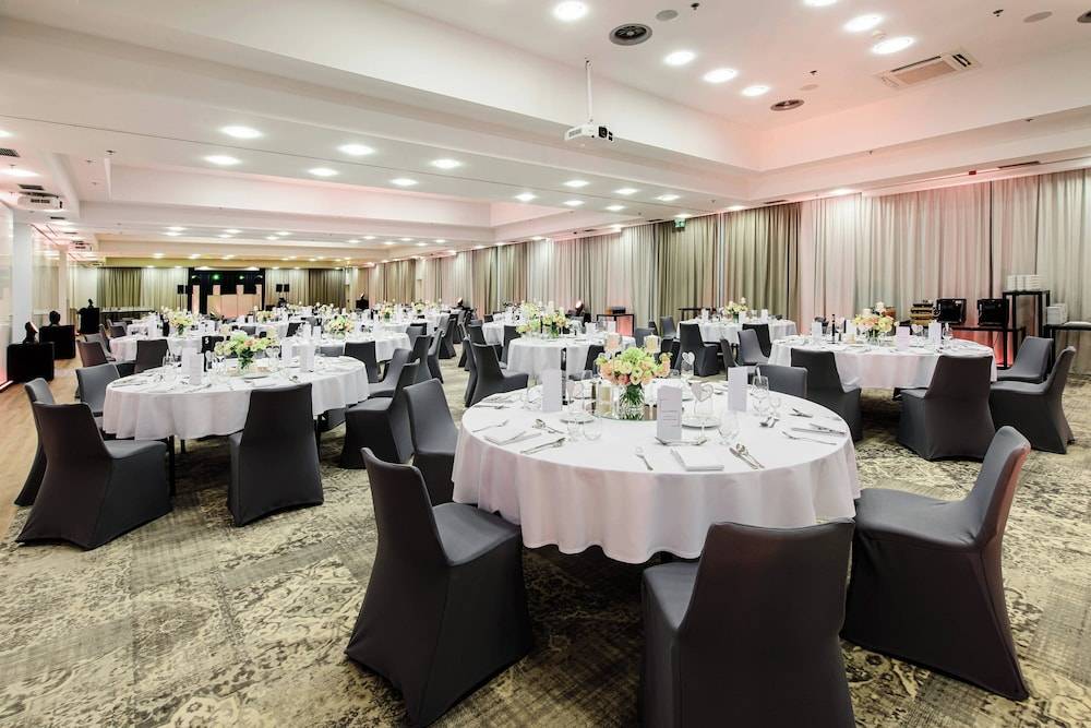 Courtyard by Marriott Warsaw Airport 2