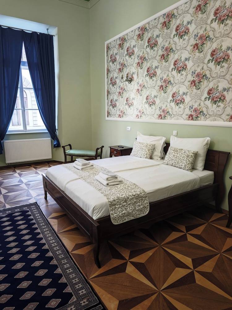 Barbo Palace Apartments and Rooms 1