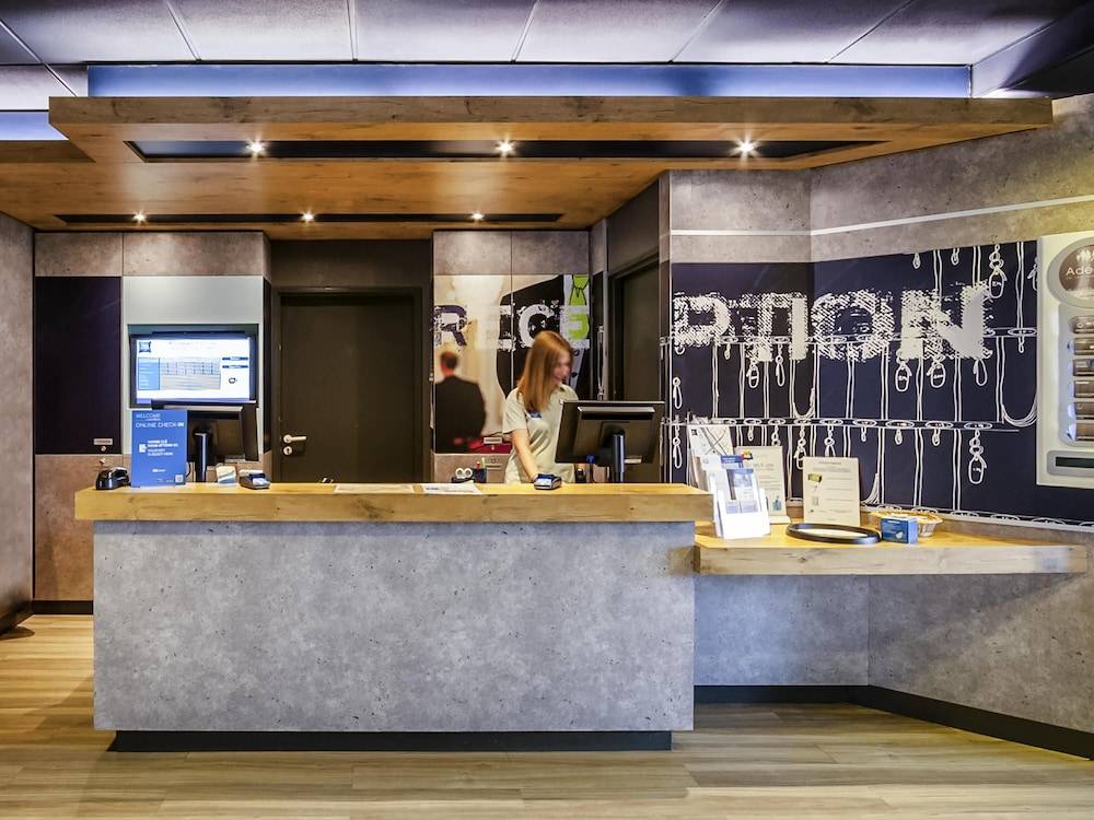 ibis Budget Courbevoie Paris La Défense 1