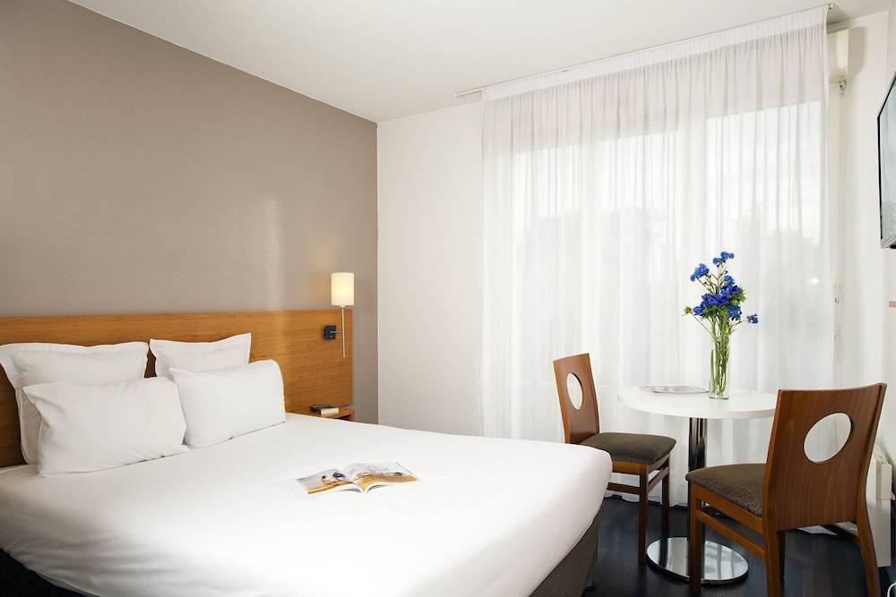 Séjours & Affaires Paris Nanterre 1