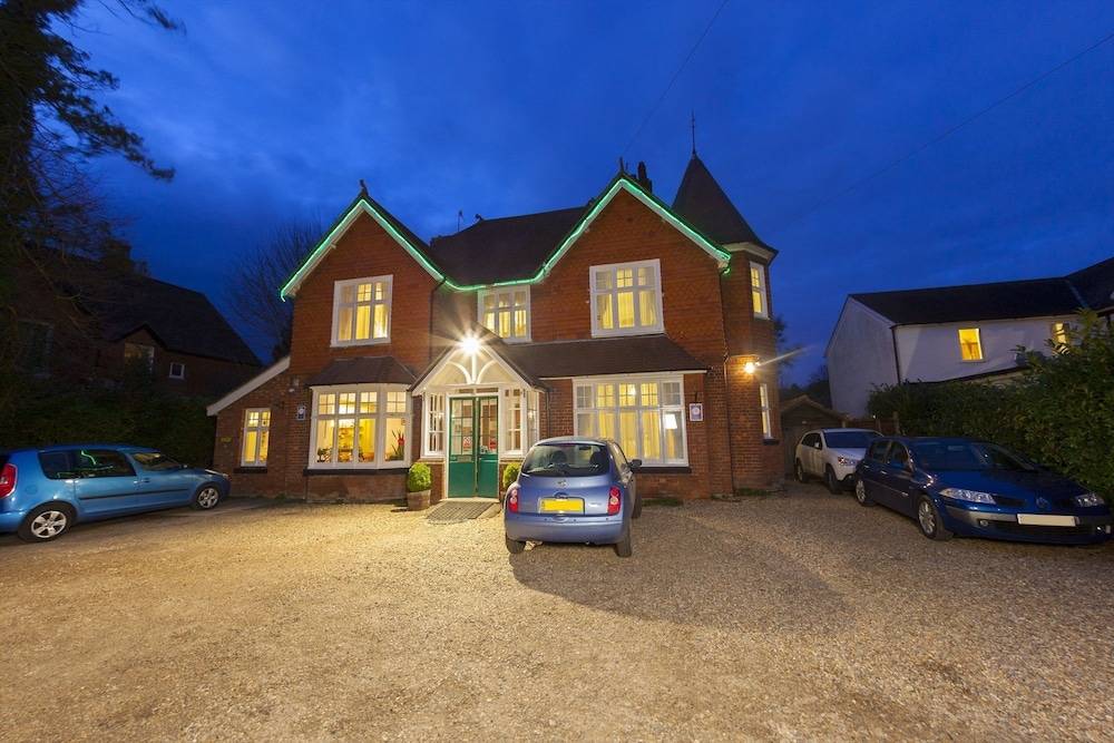 Gatwick Turret Guest House 1