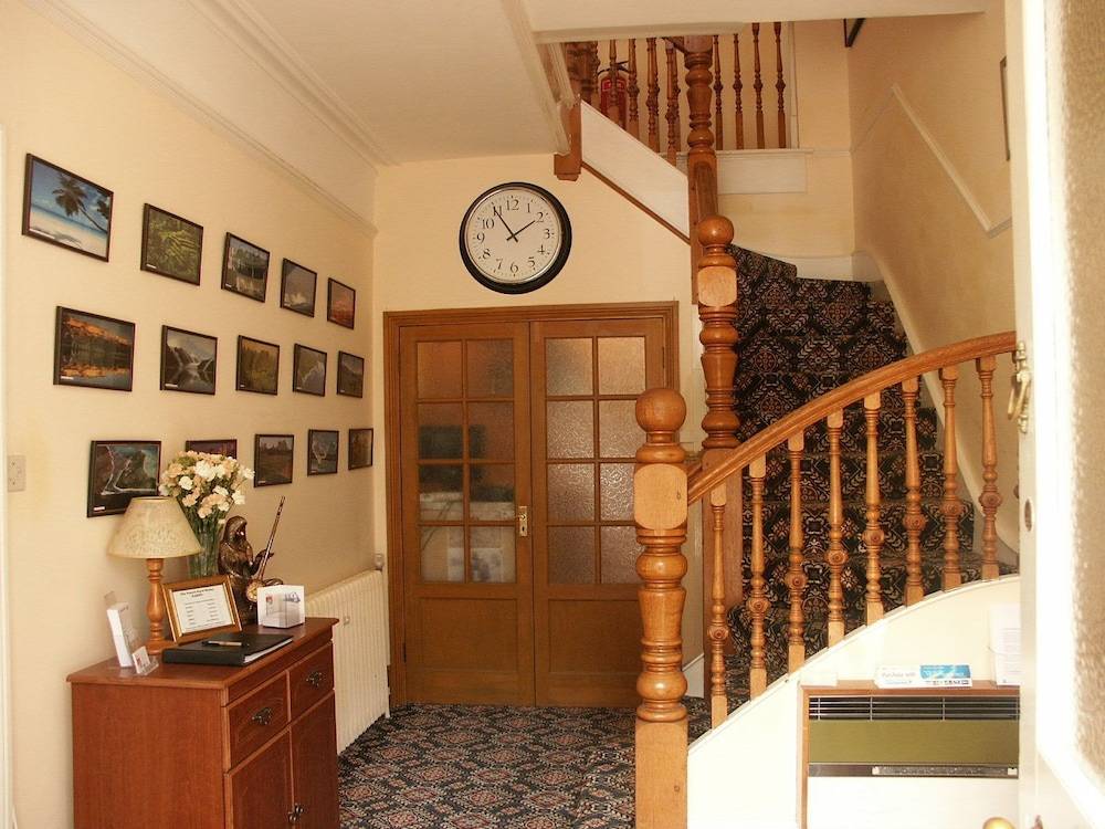 Gatwick Turret Guest House 2