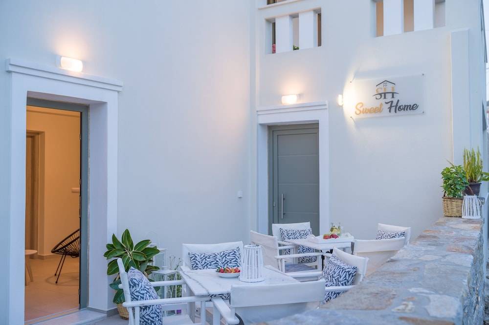 Sweet Home Naxos 1
