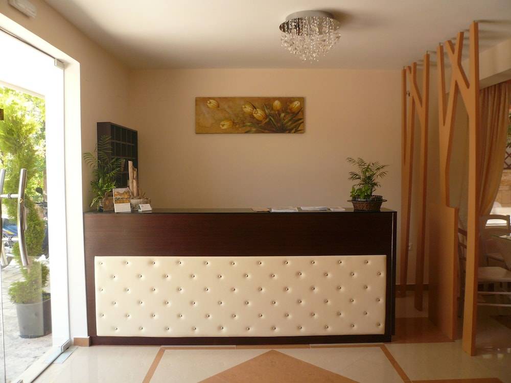 Hotel Avra 2