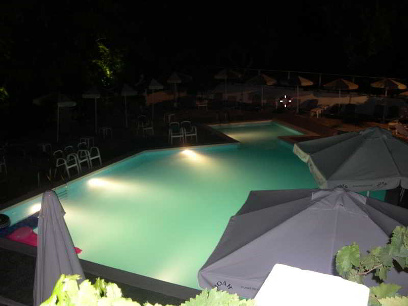 Paradise Hotel 1