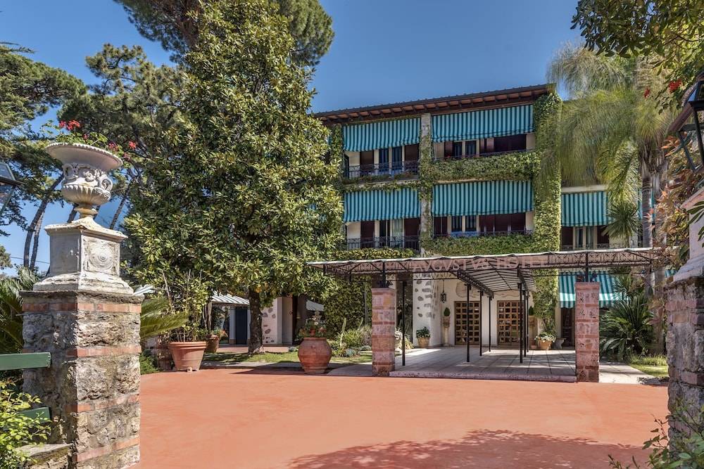 Augustus Hotel & Resort 1