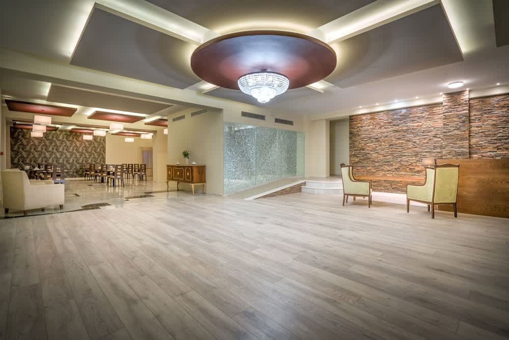 Elegance Luxury Executive Suites - Adults Only 2