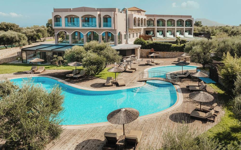 Elegance Luxury Executive Suites - Adults Only 1