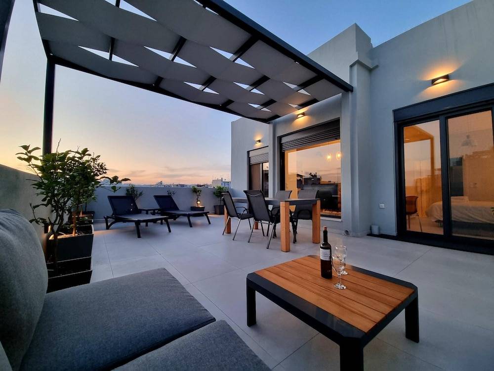 10 Apartments & Suites Athens 1