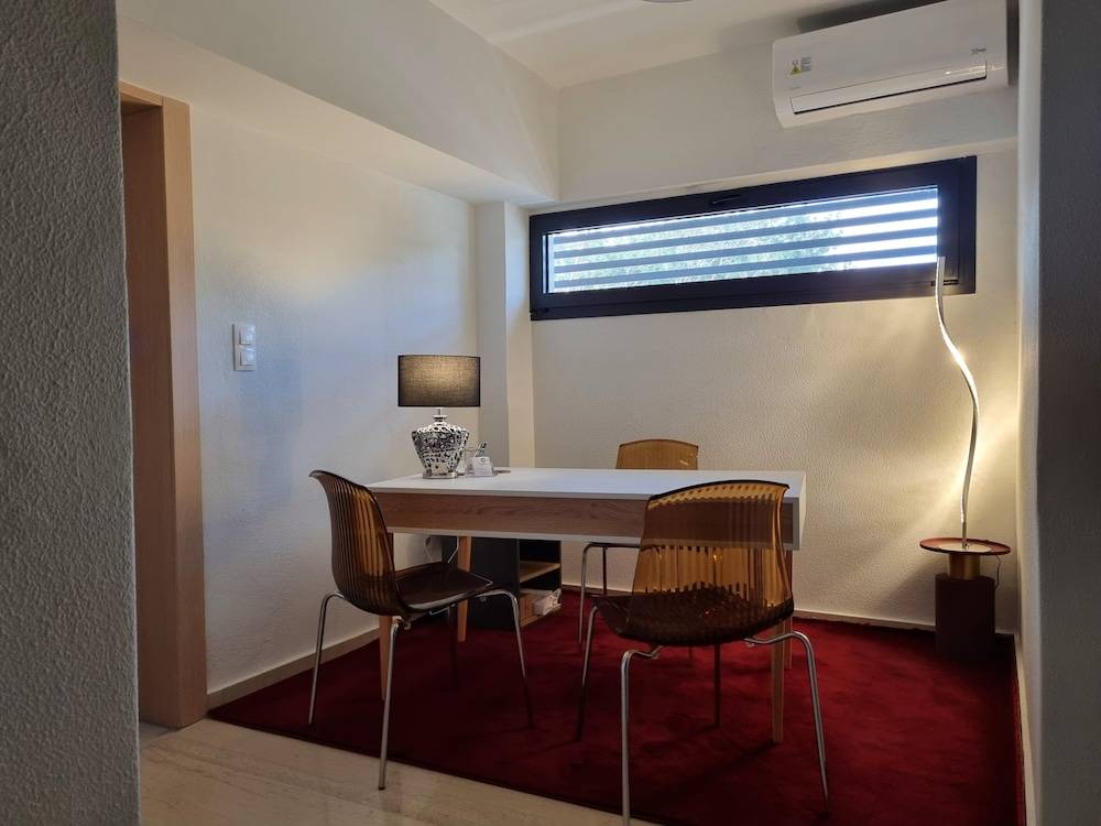 10 Apartments & Suites Athens 2