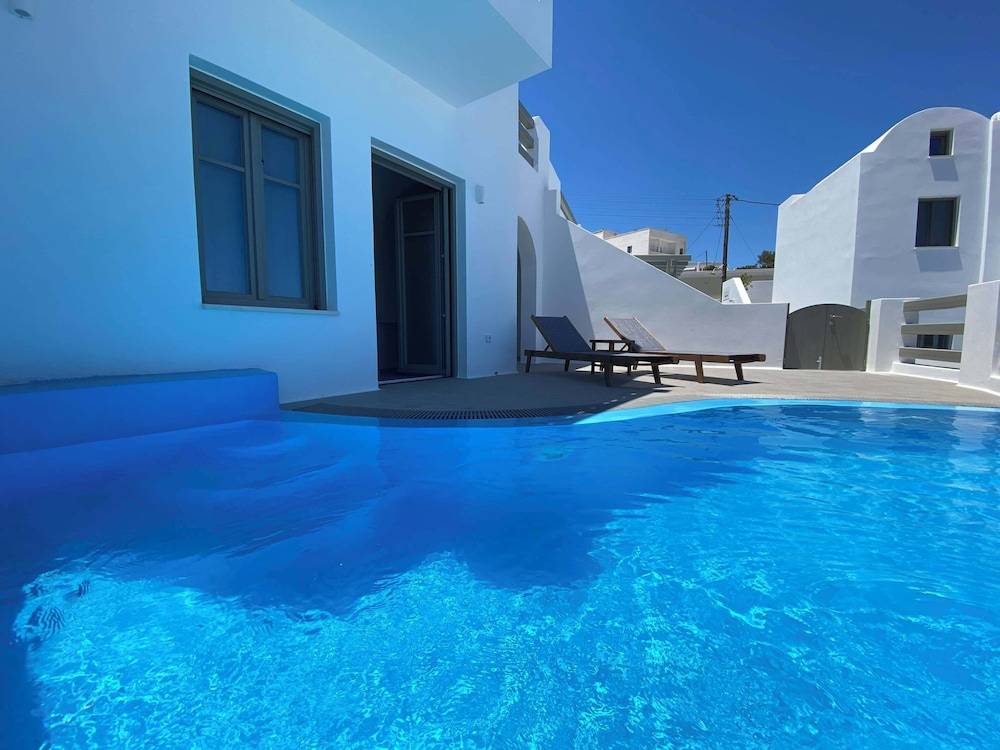 Amphitrite Suites Santorini 1