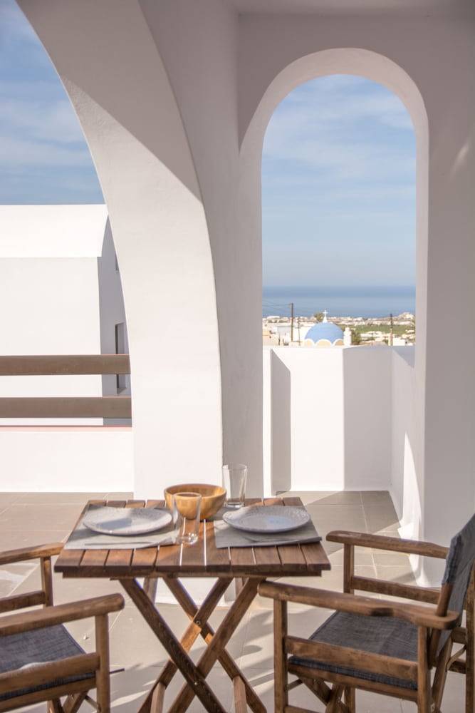 Amphitrite Suites Santorini 2
