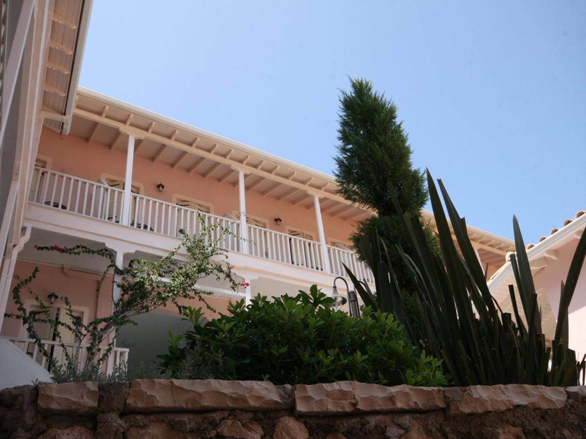 Ionis Hotel 1