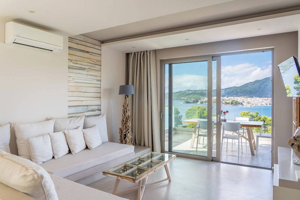 Core Luxury Suites 1