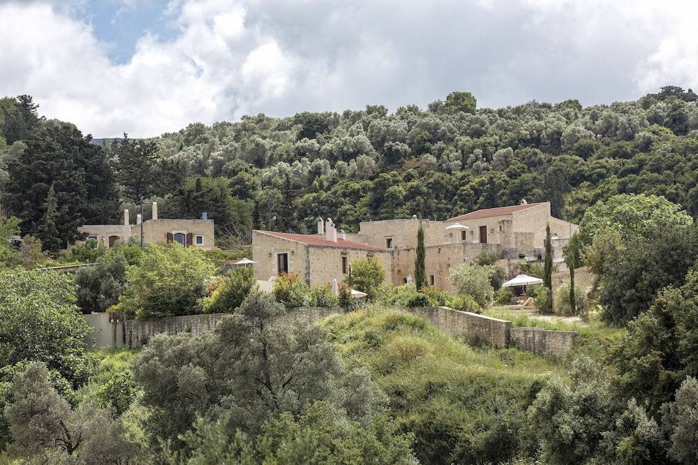 Kapsaliana Village Hotel 1