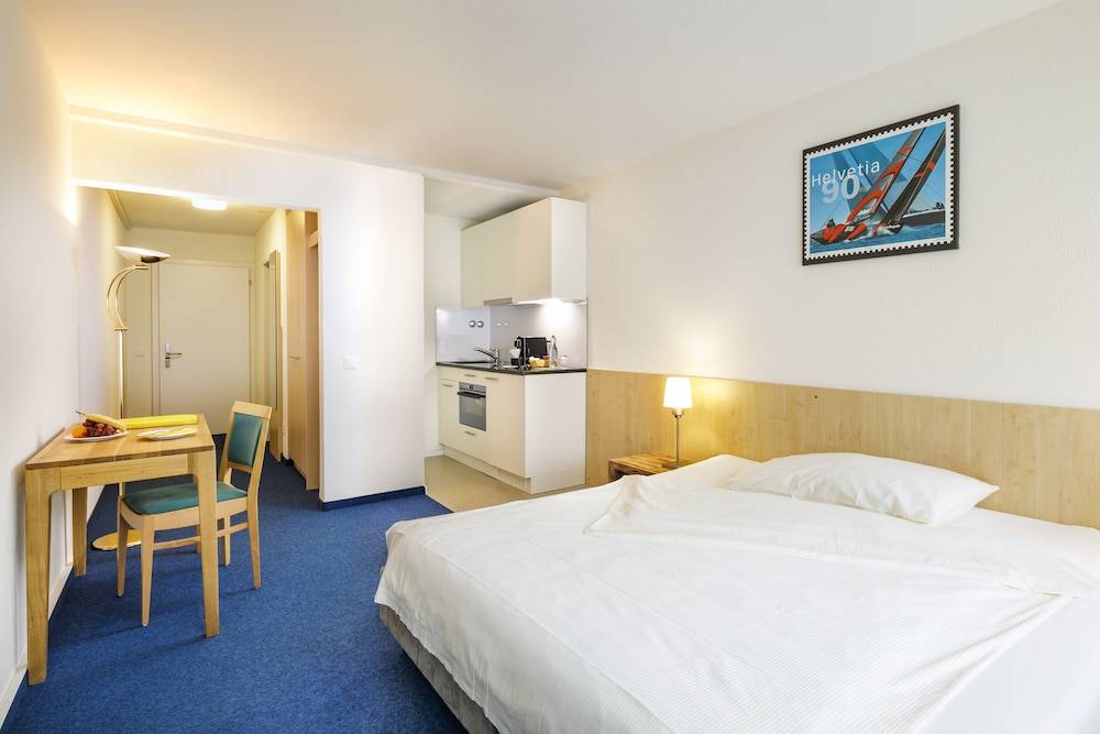 Central Hotel Post 1