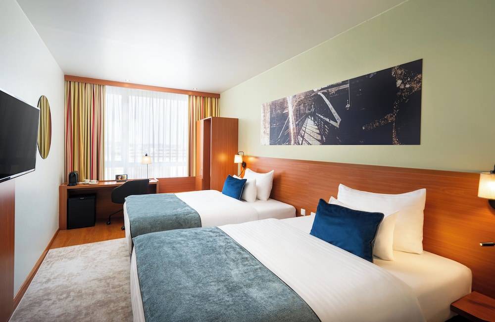 Leonardo Hotel Salzburg Airport 1