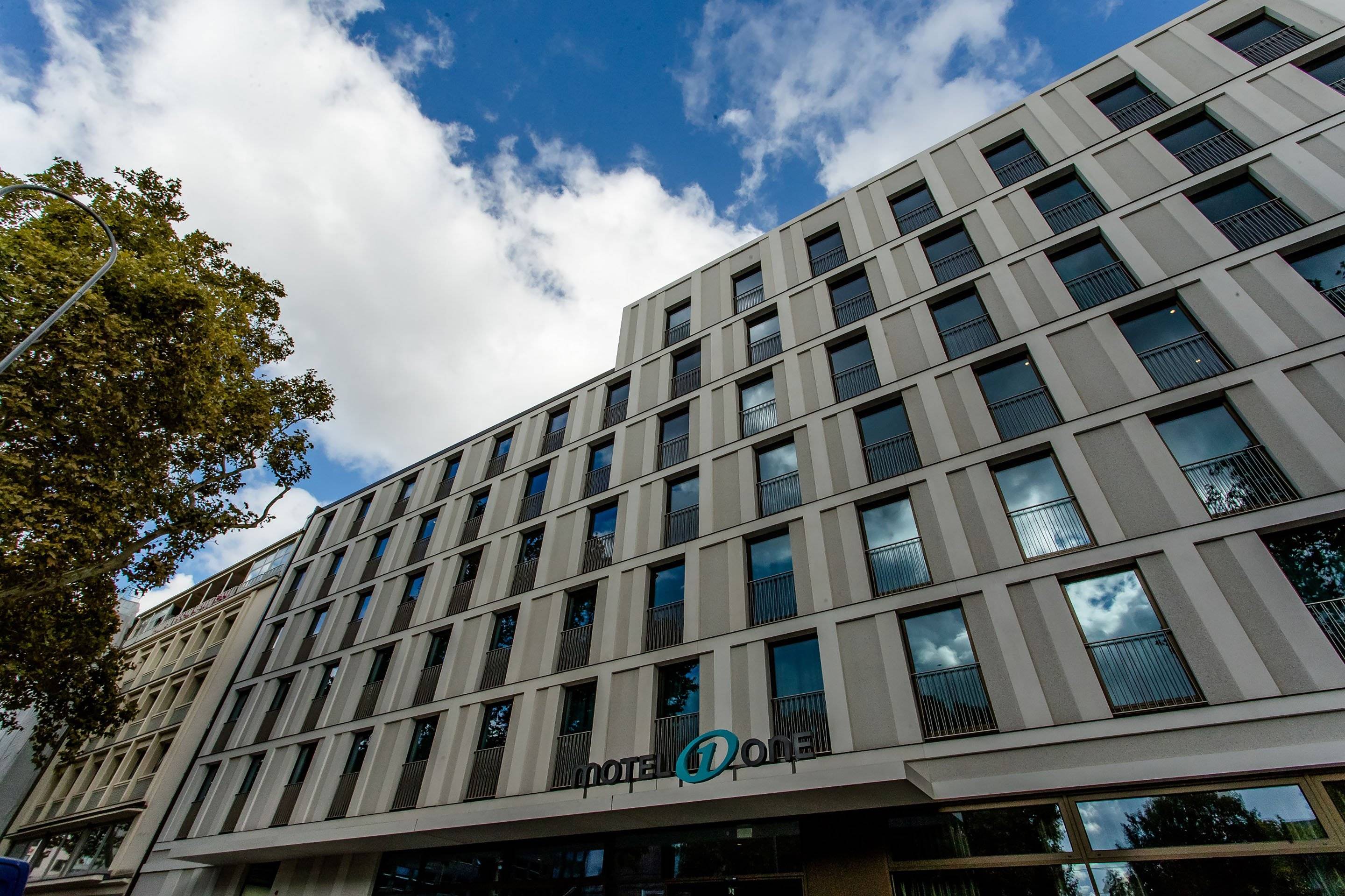 Motel One Köln-Neumarkt 1